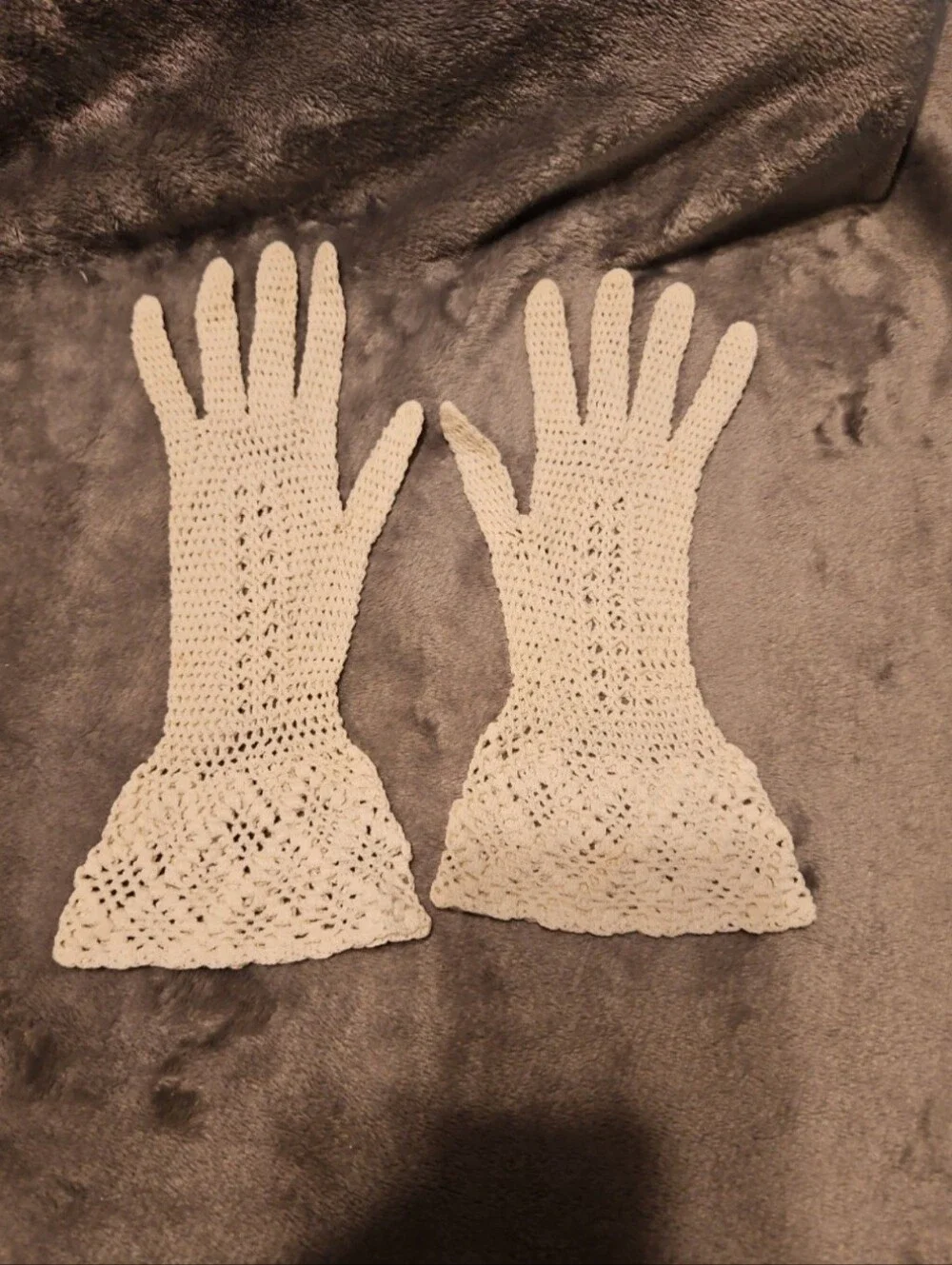 Vintage Crochet Ivory Color Gloves